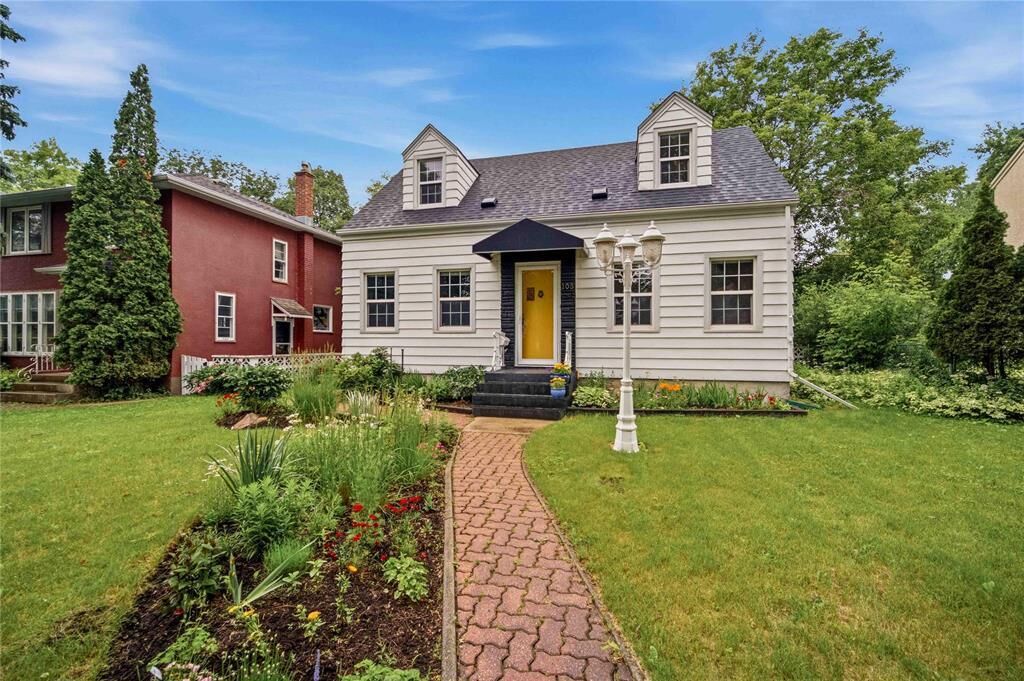 Property Photo: 105 Lawndale Avenue MB R2H 1S9