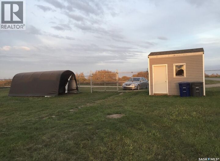 Property Photo:  413 Railway Street  SK S0K 2L0 