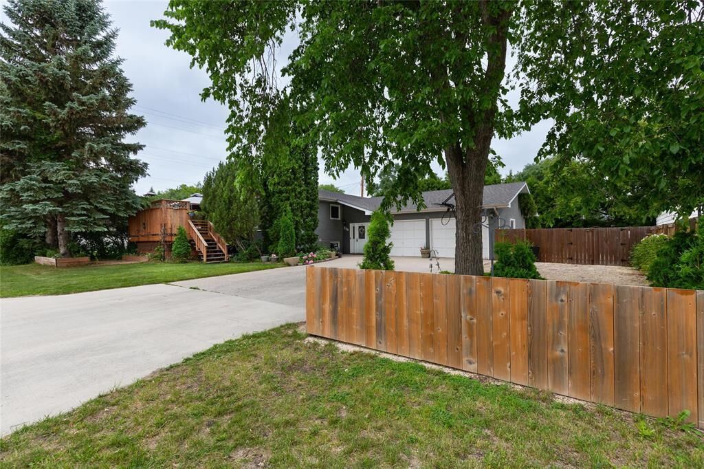 Property Photo:  356 Kroeker Avenue  MB R5G 0H2 