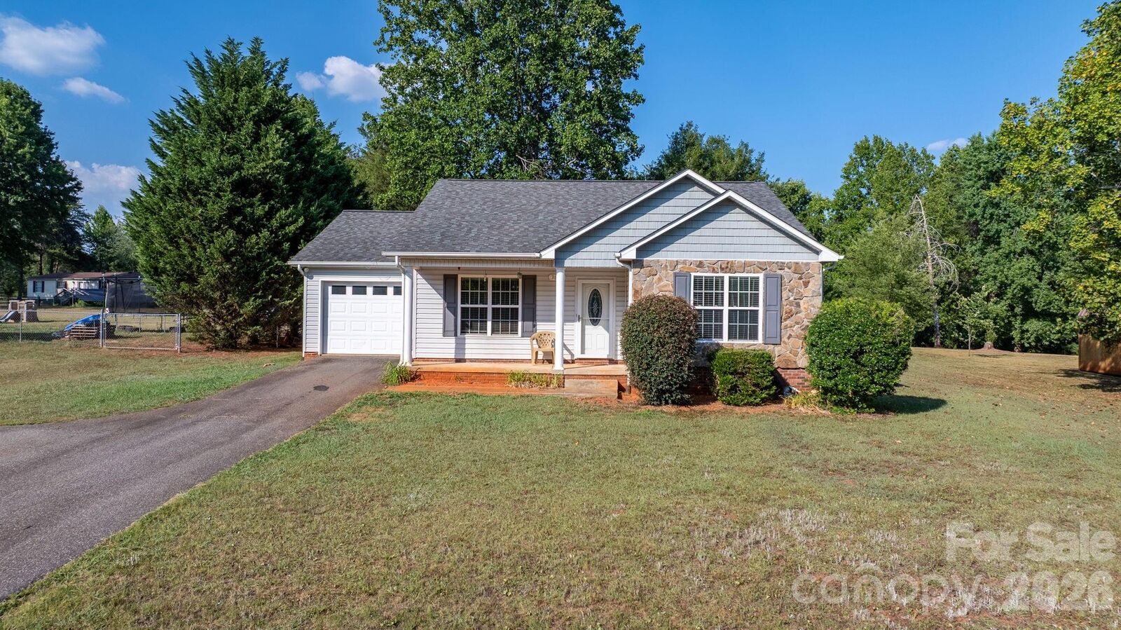 Property Photo: 3844 Bridle Path Drive NC 28168
