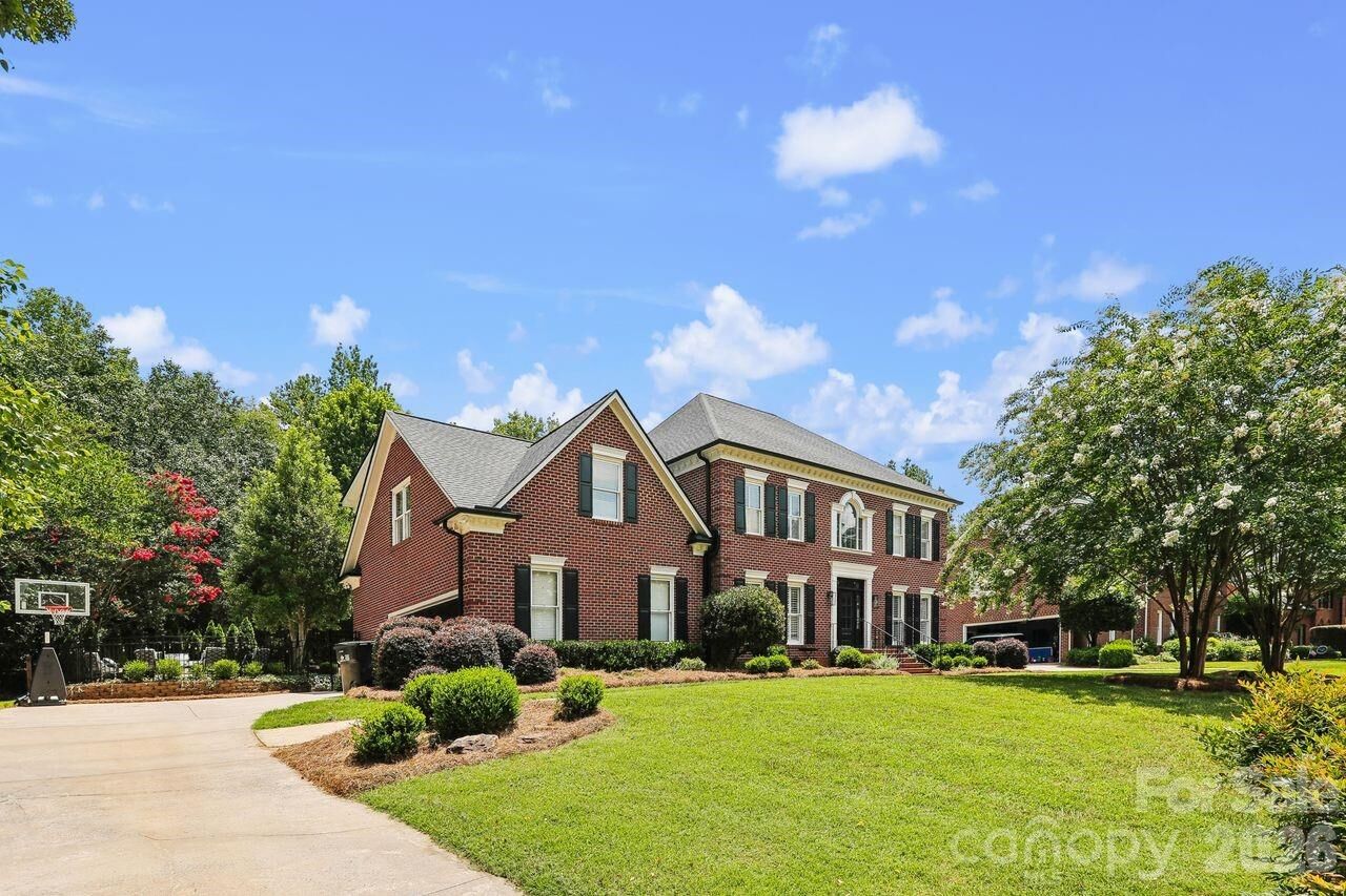 Property Photo: 8507 Brownes Pond Lane NC 28277