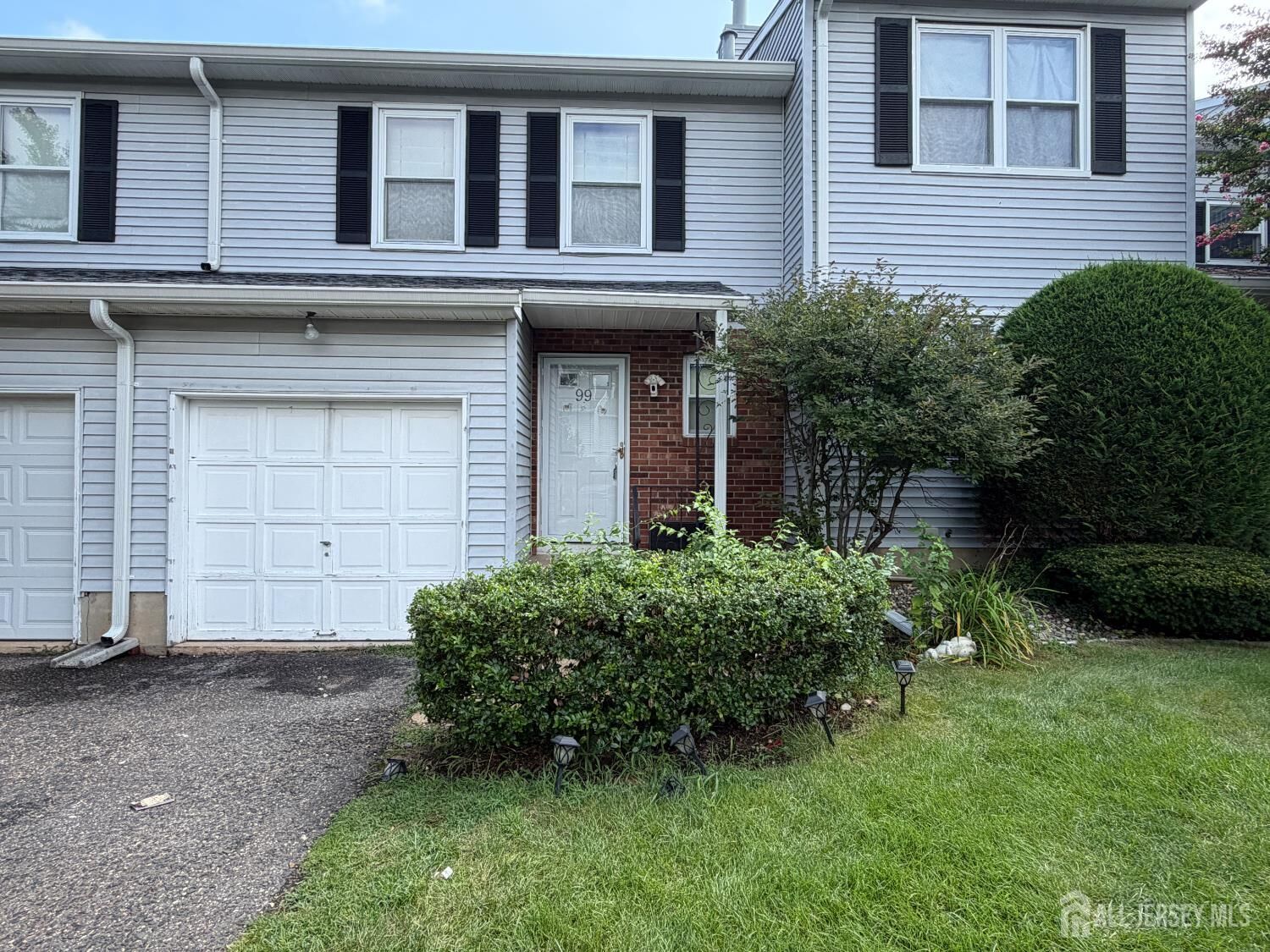 Property Photo:  99 Brookview Circle  NJ 08831 