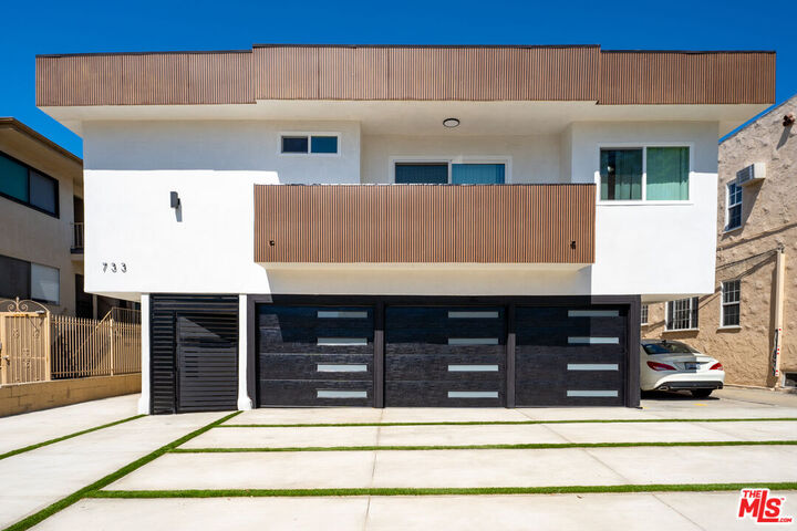 Property Photo: 733 N Hayworth Ave CA 90046