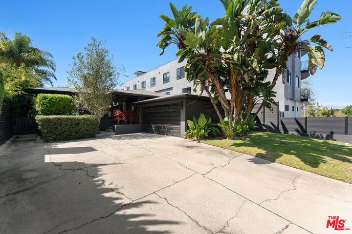 Property Photo:  1903 Preuss Rd  CA 90034 
