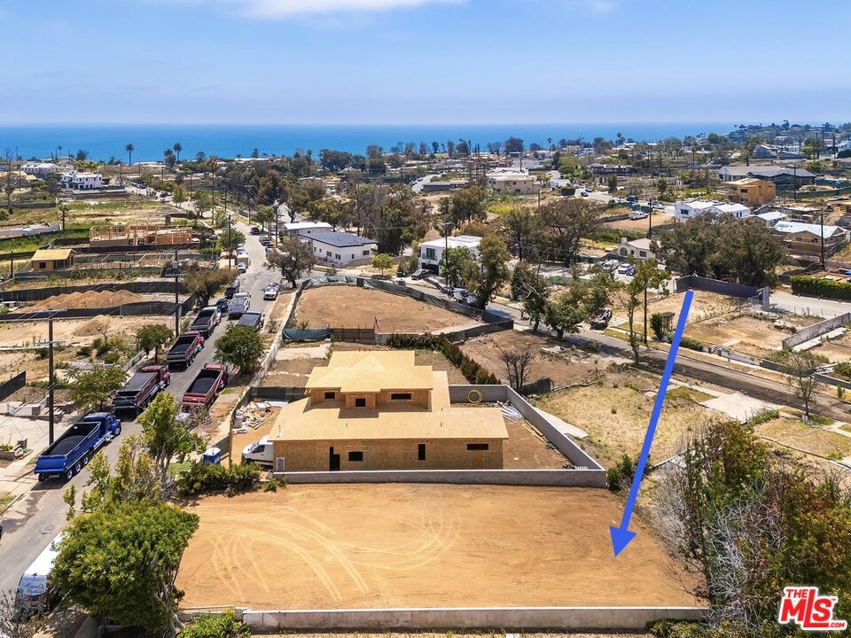 Property Photo:  629 N Las Casas Ave  CA 90272 