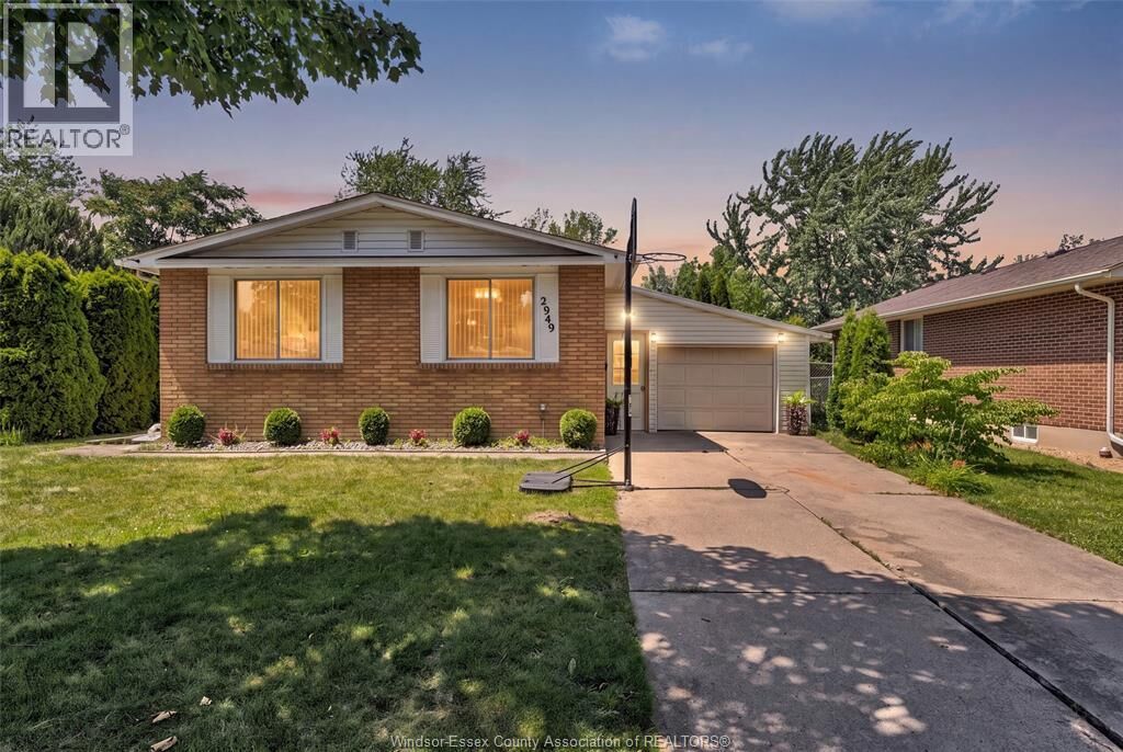 Property Photo:  2949 Brimley Drive  ON N8R 1L9 