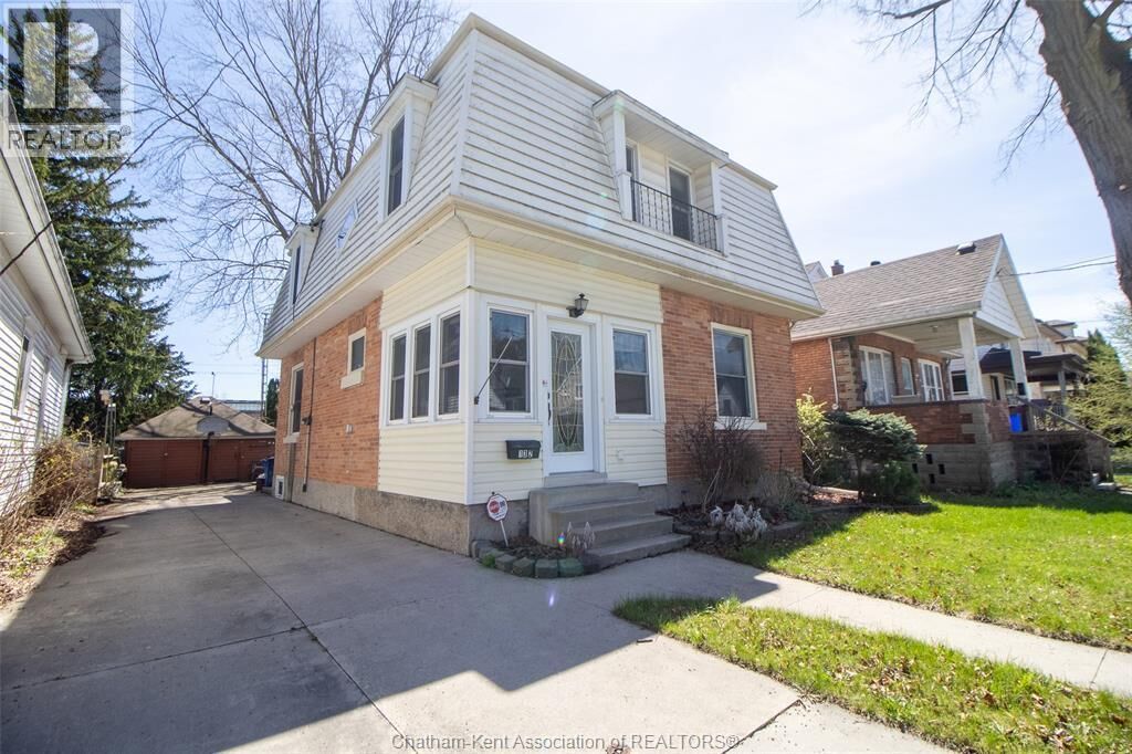 Property Photo:  132 Patteson Avenue  ON N7M 1T8 