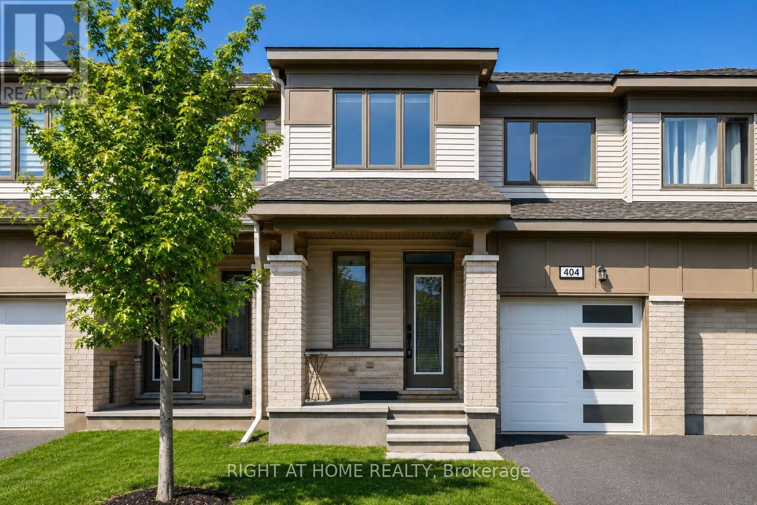 Property Photo: 404 Edgevalley Court ON K2S 2R3