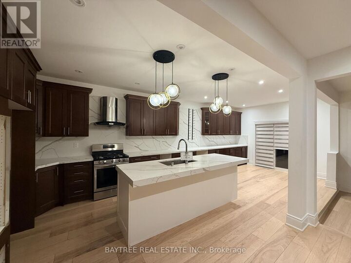 Property Photo:  162 Bathurst Glen Drive  ON L4J 8Y8 