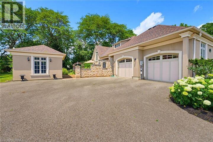 Property Photo:  1 Rue Chateaux Terrace  ON N3T 6N7 