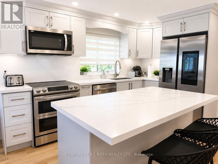 Property Photo: 7 Pinetree Court ON L0K 1B0
