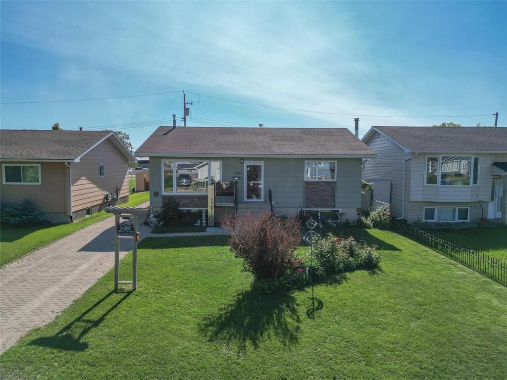 Property Photo: 1539 2nd Street MB R7A 6K2