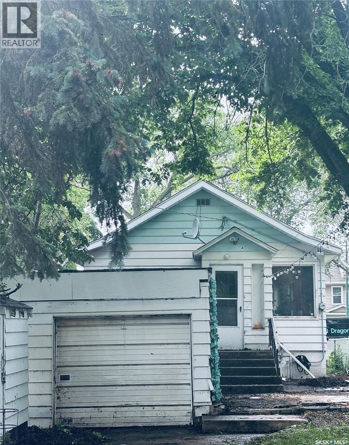 Property Photo:  416 I Avenue S  SK S7M 1Y4 