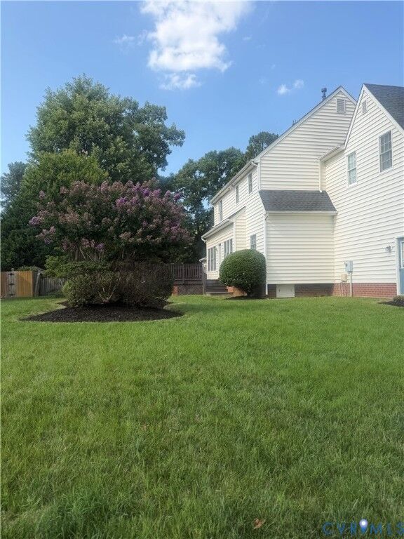 Property Photo: 10800 Arrowleaf Court VA 23060