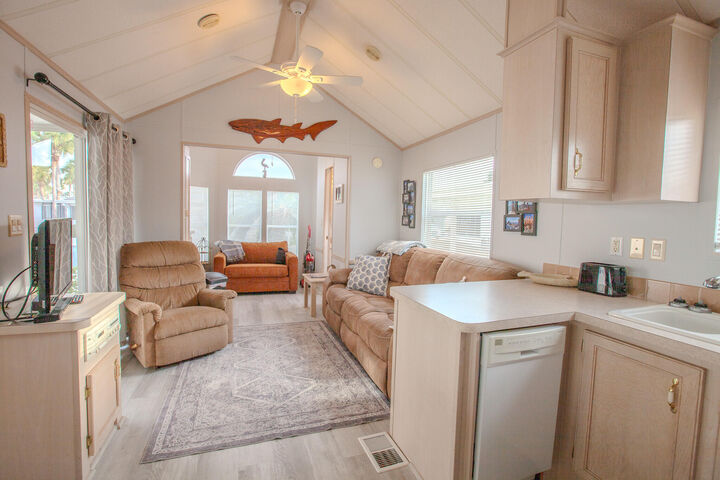 Property Photo: 1219 Thomas Drive # 123 FL 32408