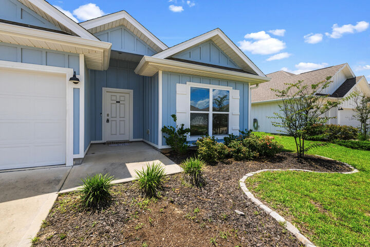 Property Photo:  724 Quintana Street  FL 32539 