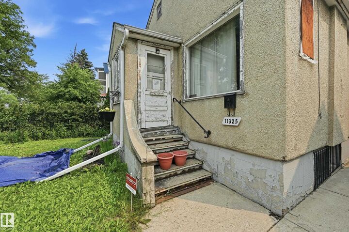 Photo de la propriété:  11325 101 Street NW  AB T5G 2A6 