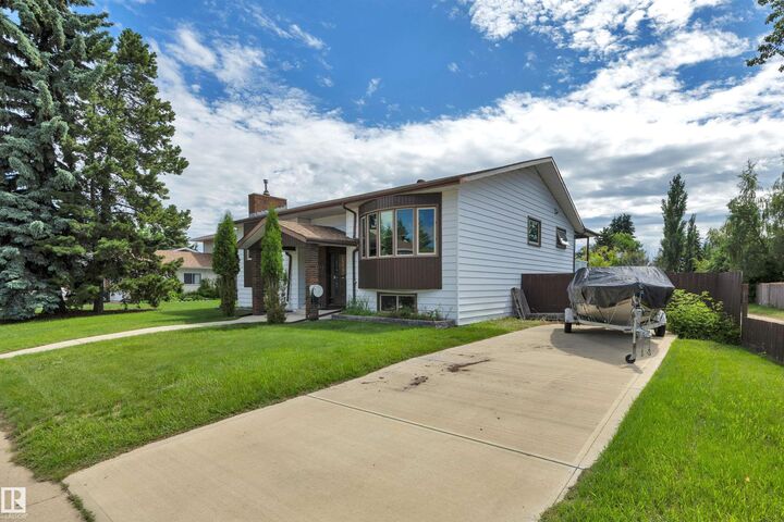 Property Photo:  138 Pine Drive  AB T9A 2V7 