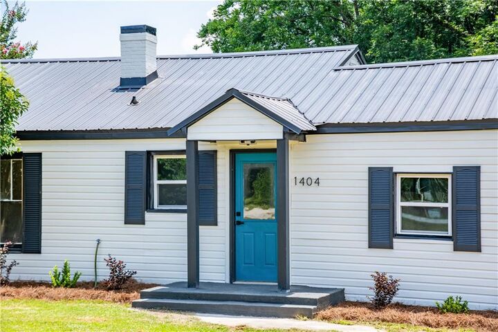 Property Photo:  1404 N Forest Avenue  GA 30643 