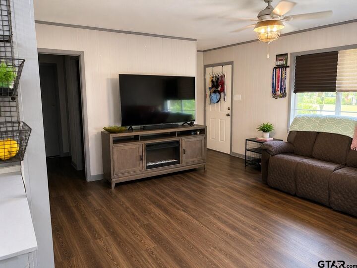 Property Photo:  409 Poe St  TX 75783 