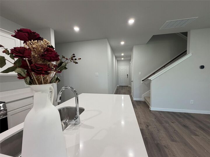 Property Photo:  533 Shoreview Drive  TX 77303 