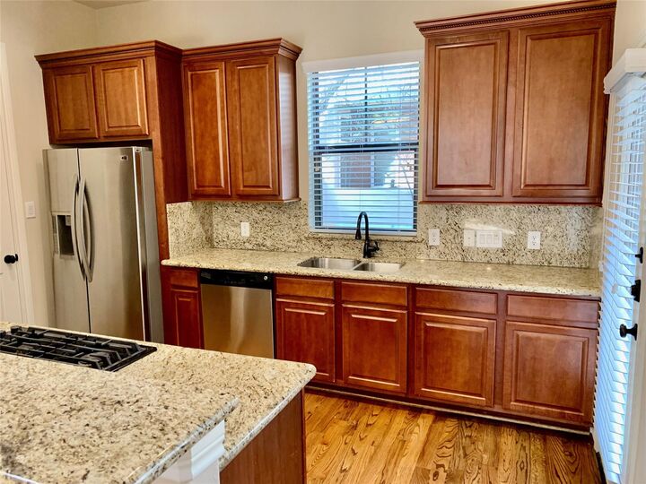 Property Photo: 119 W 10th Street TX 77008