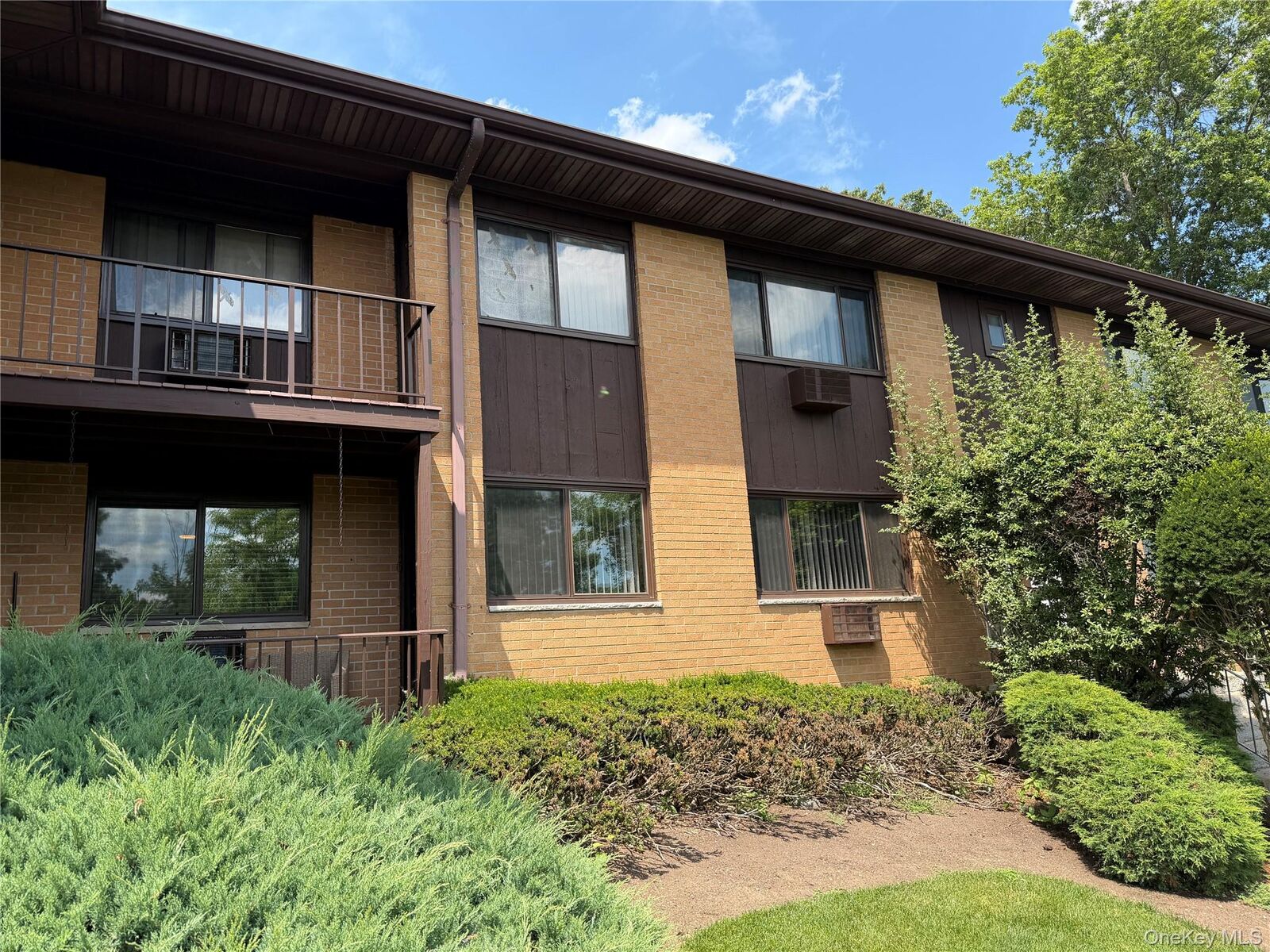 Property Photo:  8 E Lawrence Park Drive 9  NY 10968 