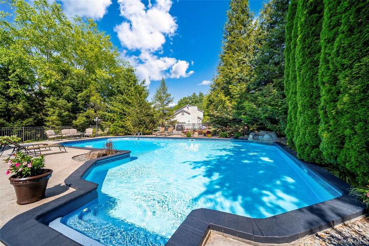 Property Photo: 28 Heritage Crossing NY 10919