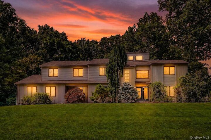 Property Photo:  5 Zeck Court  NY 10901 