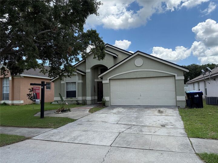 Property Photo: 12643 Lysterfield Court FL 32837