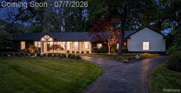 Property Photo:  5671 Shadow Lane  MI 48302 4049 