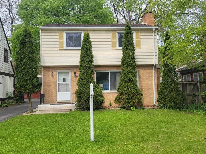 Property Photo: 1408 E Park Place MI 48104