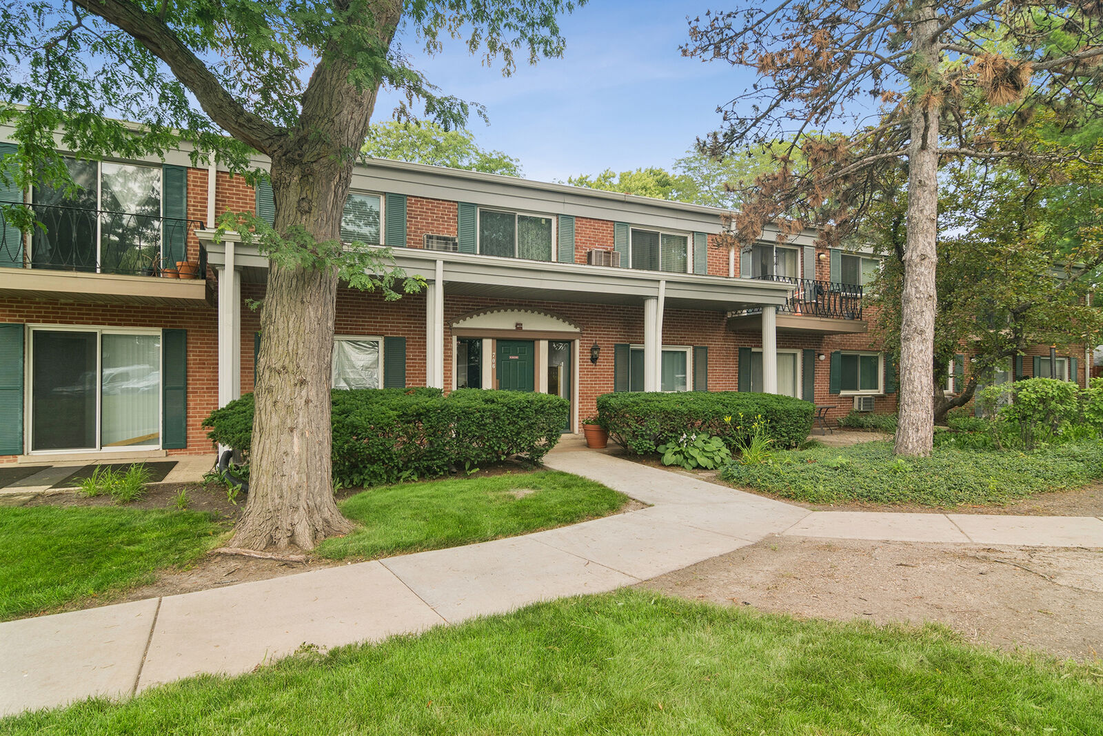Property Photo: 706 E Algonquin Road K204 IL 60005