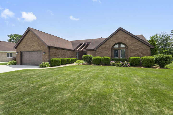 Property Photo:  252 Miller Street  IL 60401 