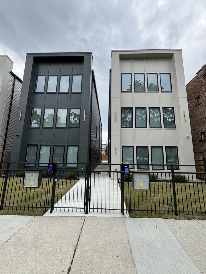 Property Photo: 6042 S Eberhart Avenue 2 IL 60637