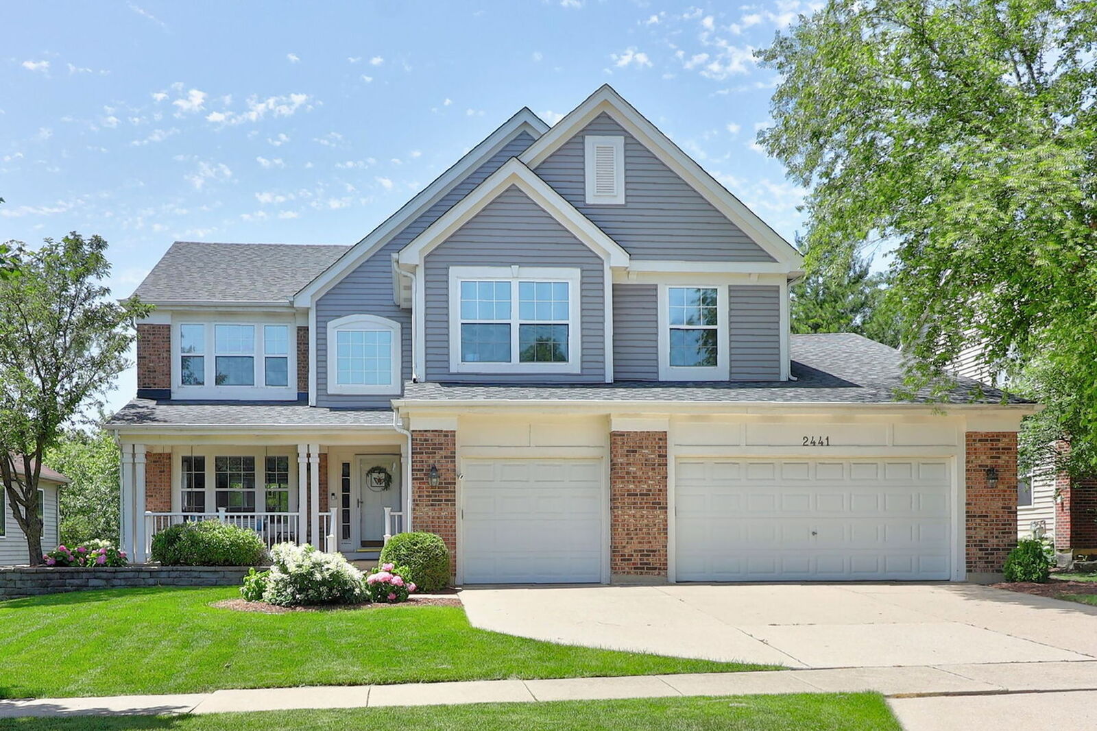 Property Photo:  2441 Wydown Lane  IL 60502 