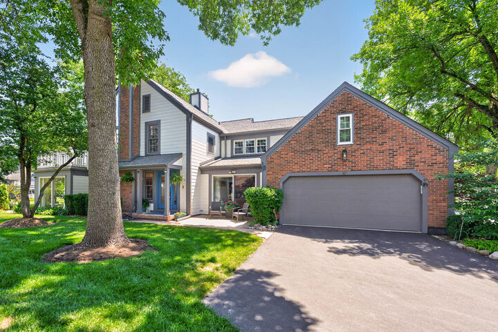 Property Photo: 87 Whittington Course IL 60174