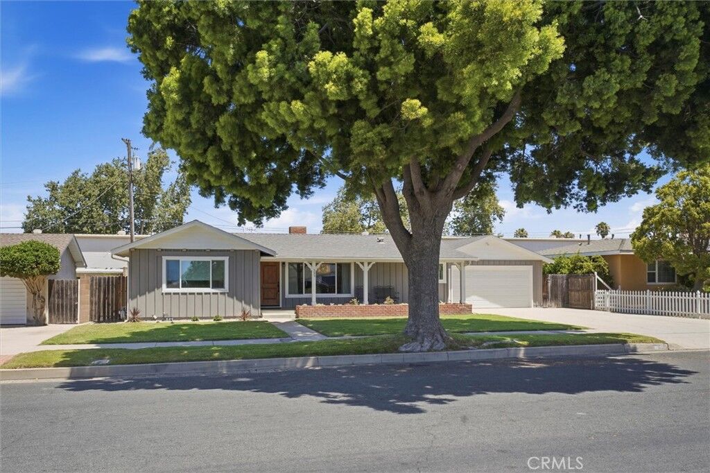 Property Photo:  323 E Park  CA 93454 