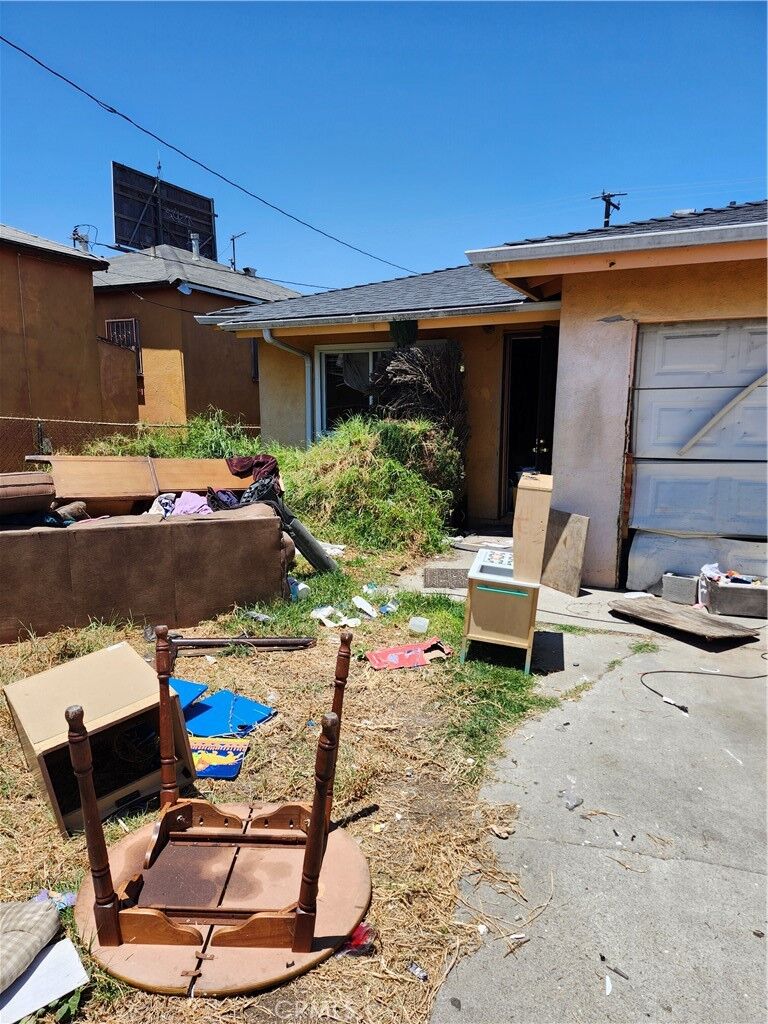 Property Photo: 1253 W 101st CA 90044