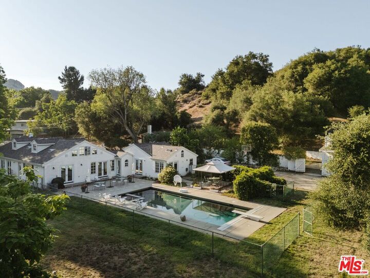 Property Photo: 1520 Bonnell Drive CA 90290