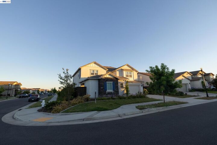 Property Photo:  10400 Montaria Way  CA 95757 