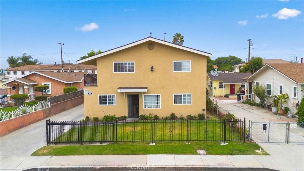Property Photo:  5113 E 60th Place  CA 90270 