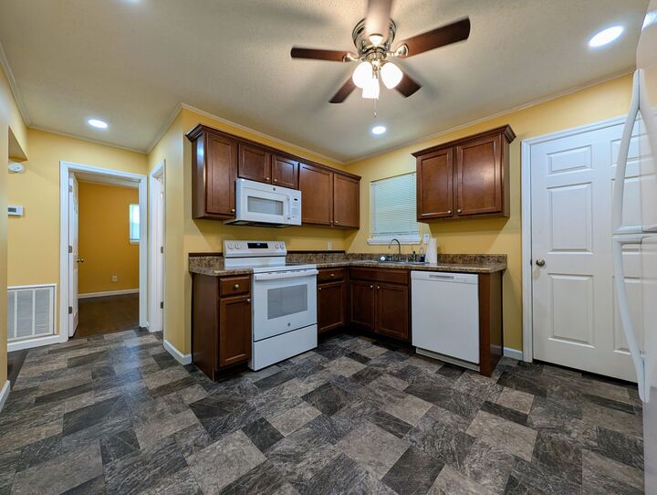 Property Photo:  125 Dixie Dr NE  TN 37323 