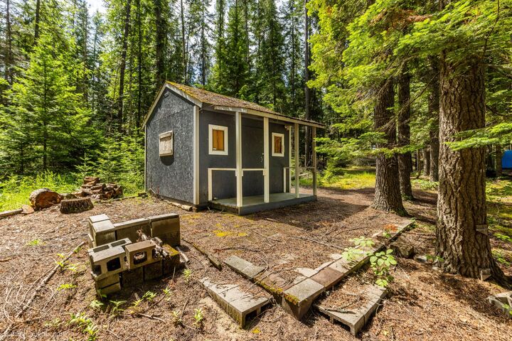 Property Photo:  761 Larch Ln  WA 99119 