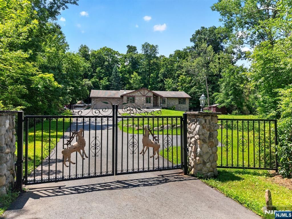 Property Photo:  64 Ricker Drive  NJ 07456 