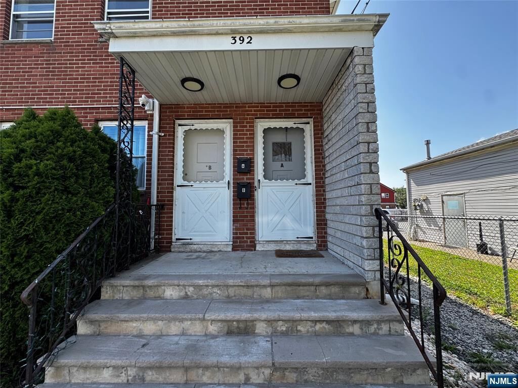 Property Photo:  392 Washington Avenue 1A  NJ 07621 