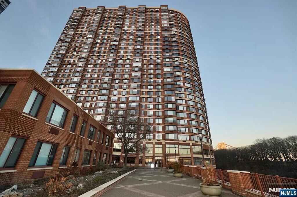 Property Photo:  100 Old Palisade Road 2011  NJ 07024 