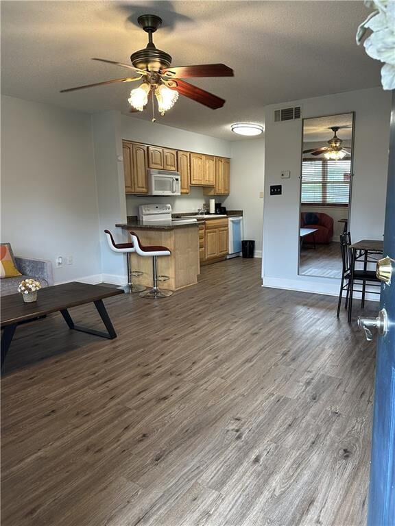 Property Photo: 1020 St Julien Drive 122 LA 70065