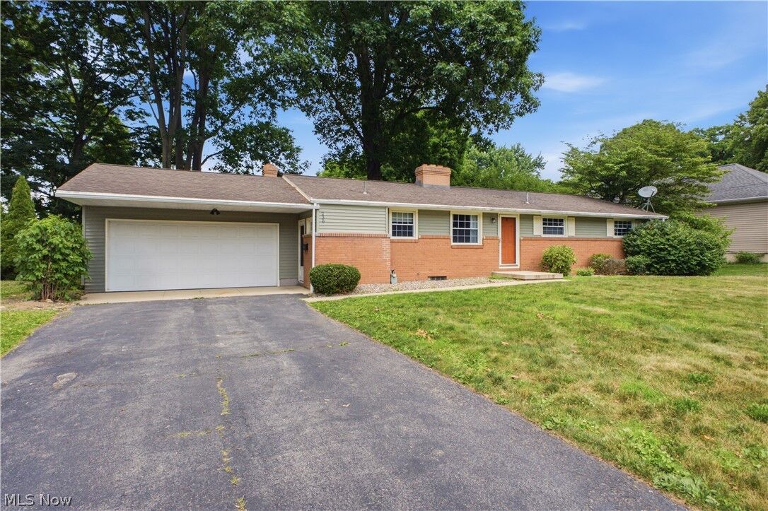 Property Photo: 236 Manor Drive OH 44408