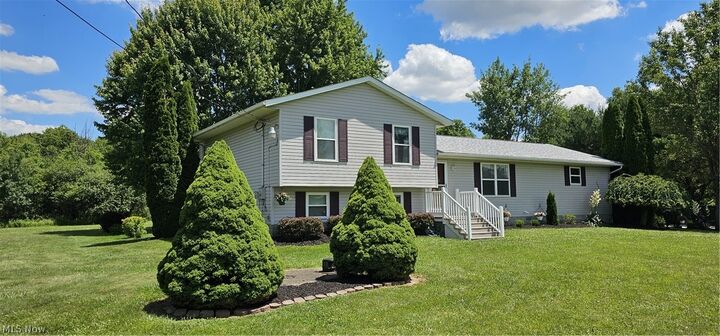 Property Photo:  2800 S Leavitt Road SW  OH 44481 